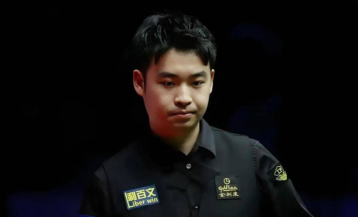 借助冰球这 借助冰球这