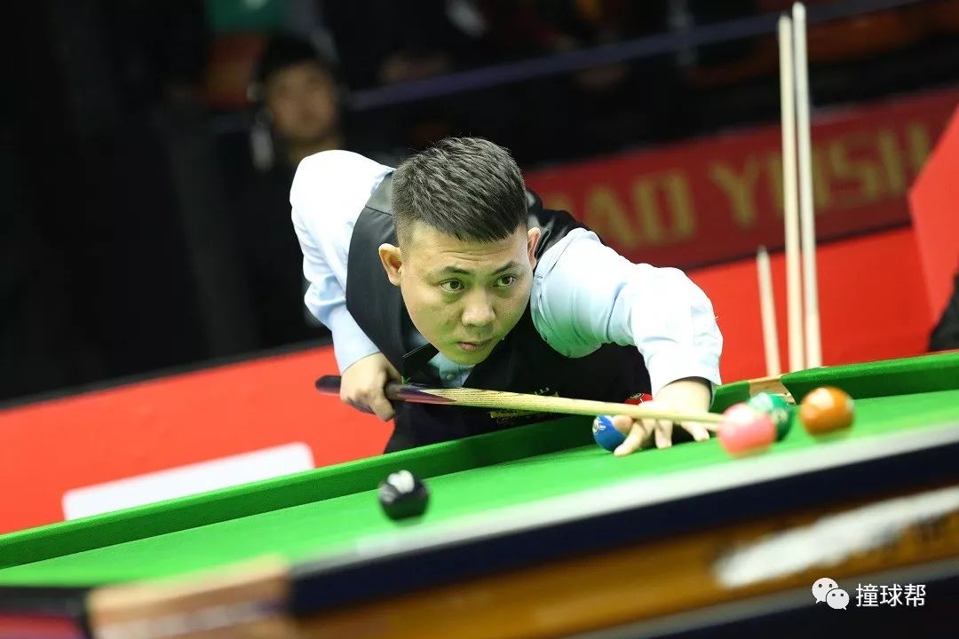 在足球赛场 在足球赛场