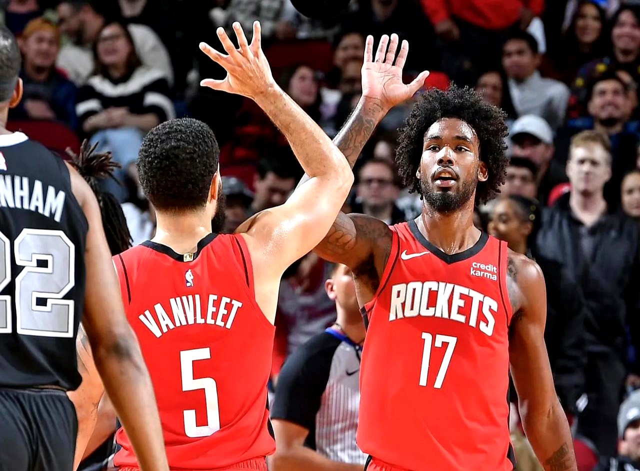 刘越：申花进攻变化少，斯卢茨基用人容易陷入“恶性循环”